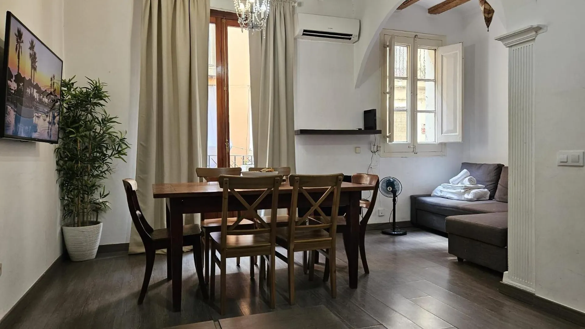 Romantic 19Th Century Apartment Barcelona Spain