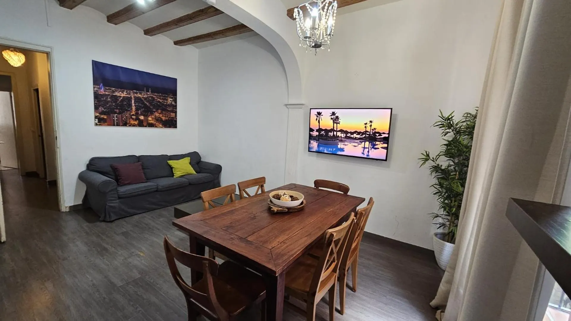 Romantic 19Th Century Apartment Barcelona